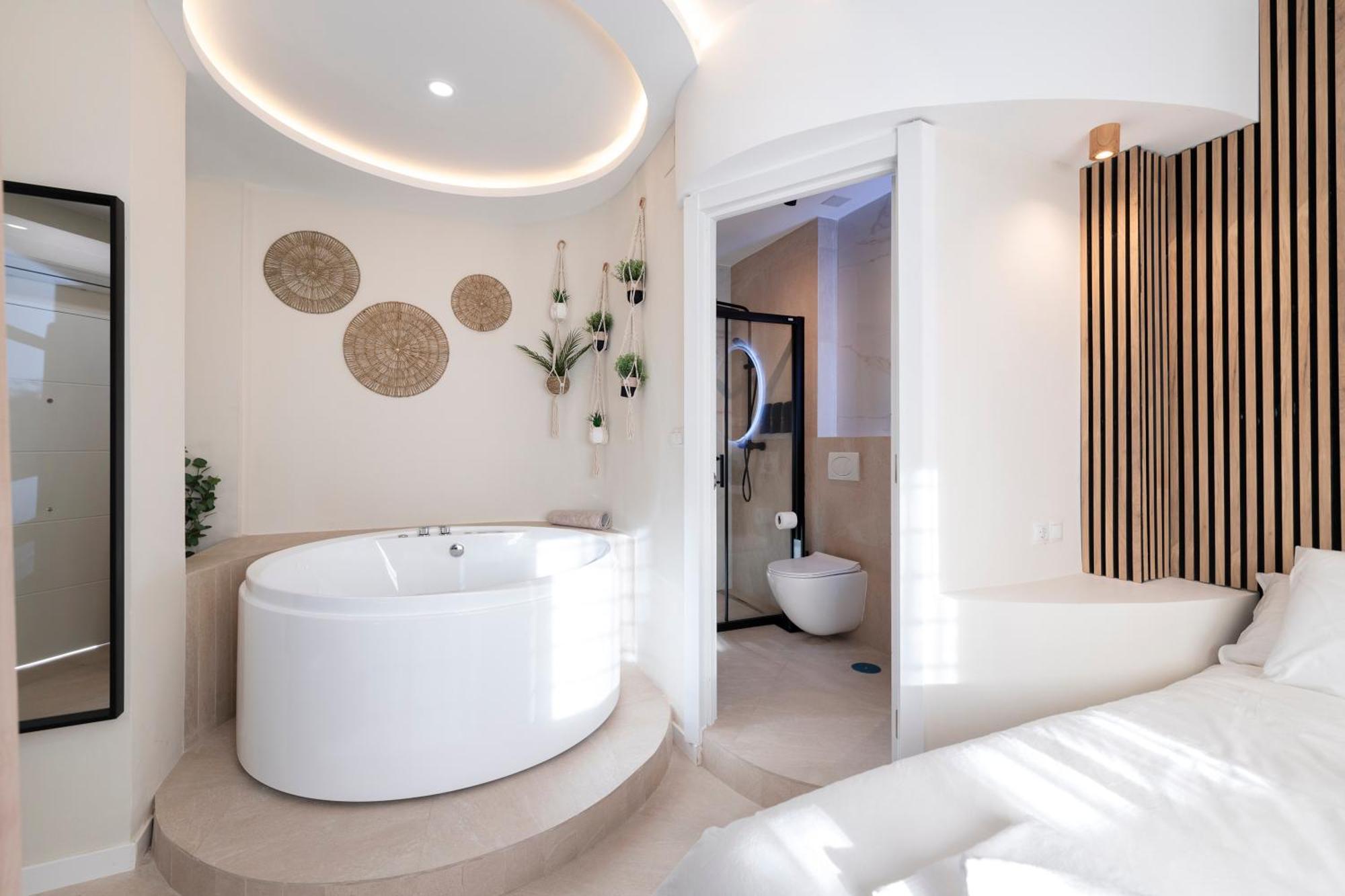 Malaga Boutique V.V Luxury Jacuzzy Apartment Exterior photo